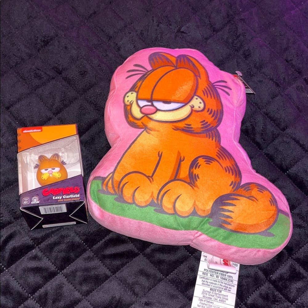 SOLD Garfield Pillow and Bobblehead Bundle